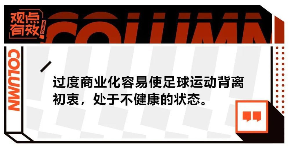 每个人都笑了起来，包括斯帕莱蒂在内，他也收到了一个纸板做的奖杯，迪洛伦佐也被逗乐了。